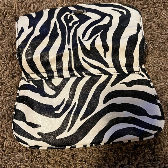 Grace Adele Animal Print Clutch with optional strap and clip - Picture 5 of 10